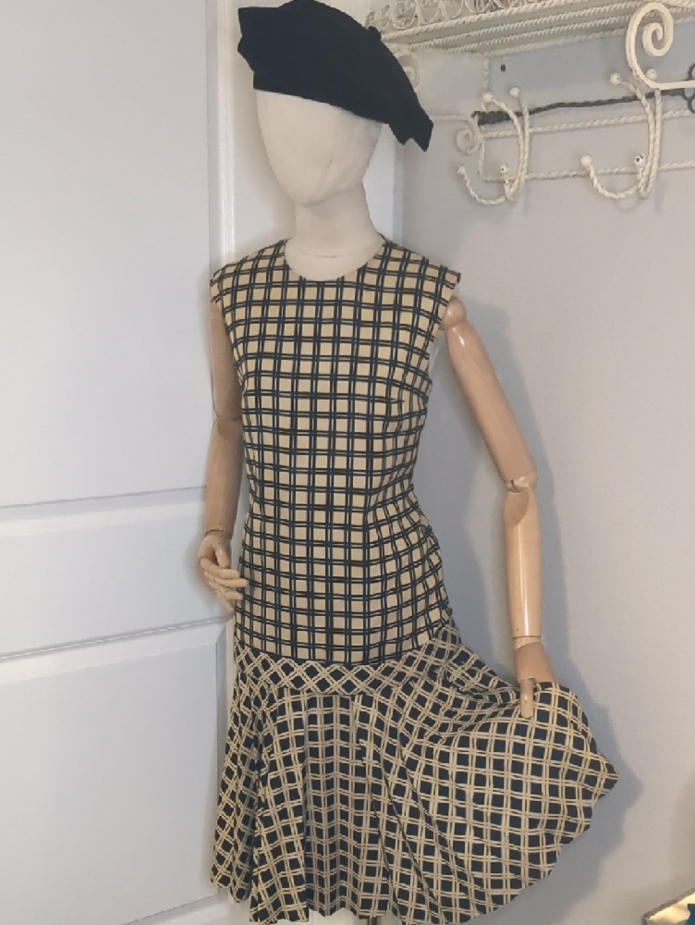 Vintage 60s Eve Le Coq Dress Tan & Black Plaid Mod Drop Waist Sleeveless SZ M - Picture 2 of 14